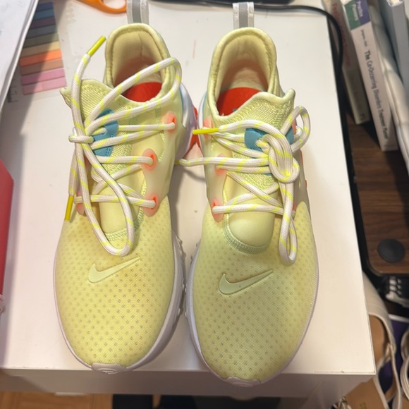 NIKE React Presto - Picture 1 of 4